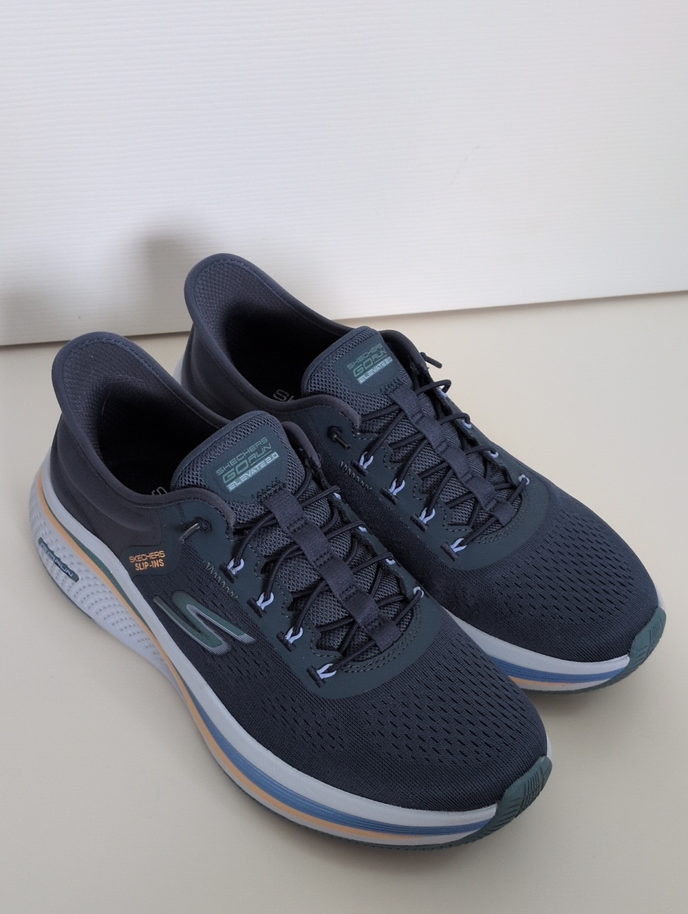 Like New! Skechers GO RUN Elevate 2.0 Slip In Sneakers - Banyan - 9